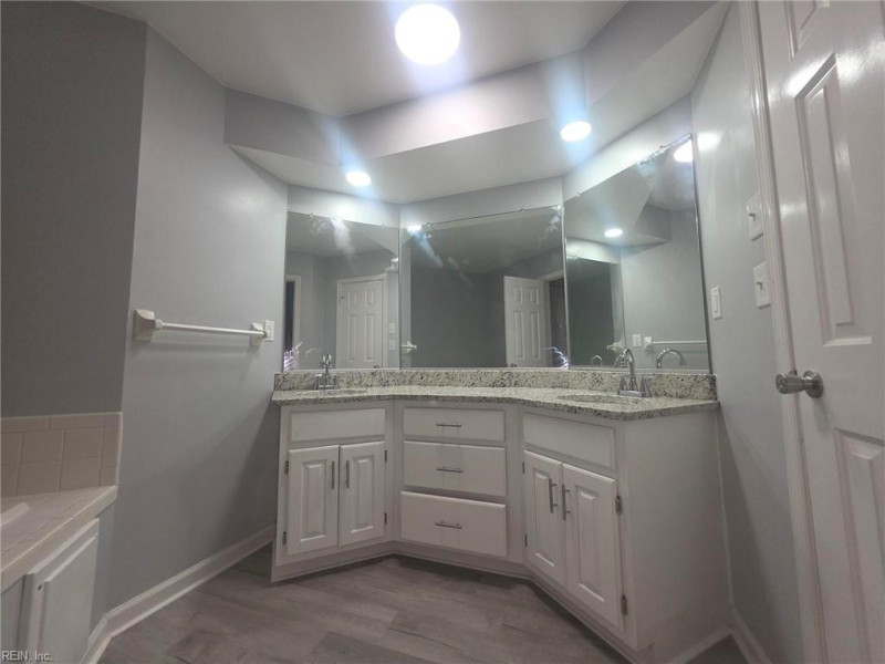 Photo 14 of 18 residential for sale in Chesapeake virginia