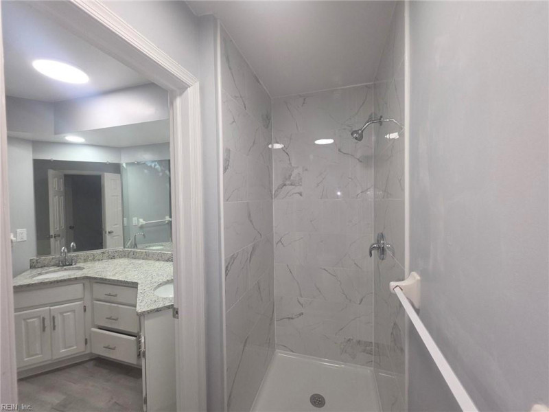 Photo 15 of 18 residential for sale in Chesapeake virginia