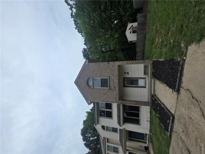Photo 2 of 18 residential for sale in Chesapeake virginia