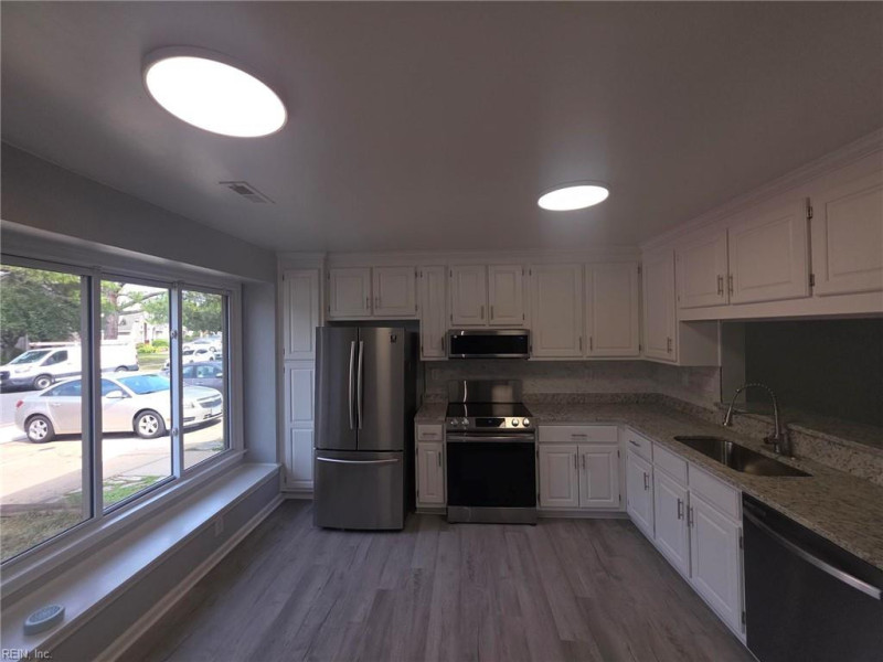 Photo 3 of 18 residential for sale in Chesapeake virginia