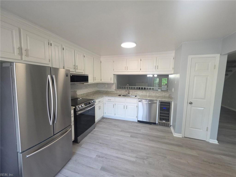 Photo 5 of 18 residential for sale in Chesapeake virginia