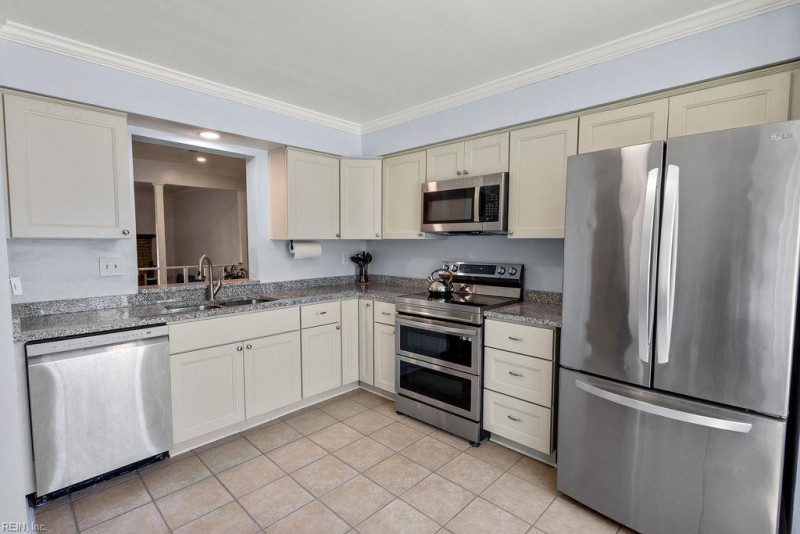 Photo 4 of 30 residential for sale in Virginia Beach virginia