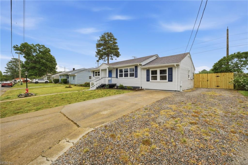 Photo 5 of 31 residential for sale in Virginia Beach virginia