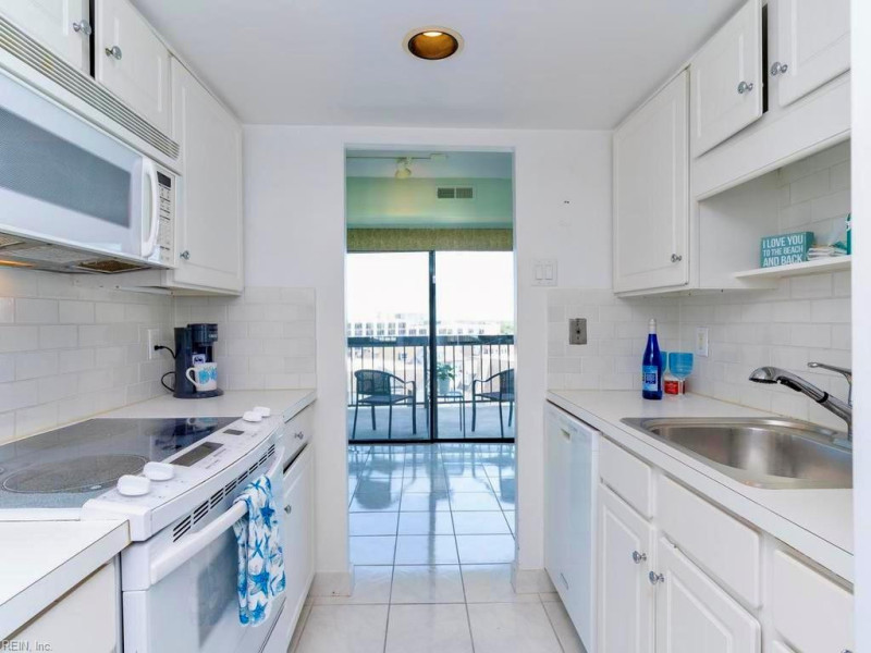 Photo 11 of 40 residential for sale in Virginia Beach virginia