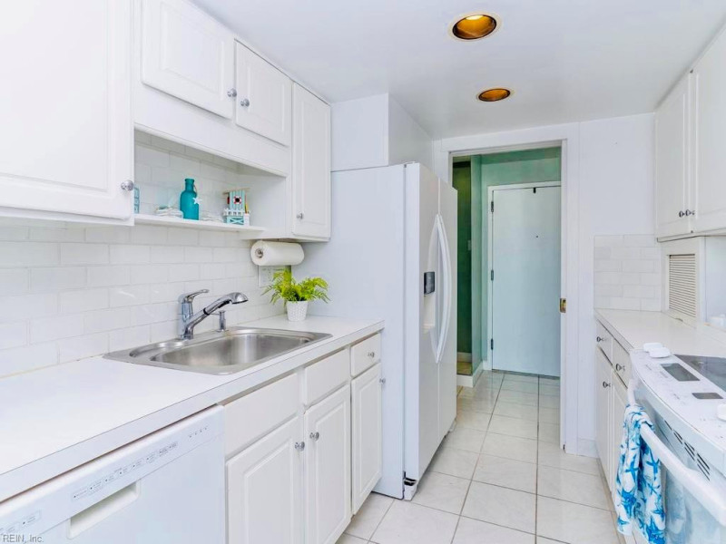 Photo 14 of 40 residential for sale in Virginia Beach virginia