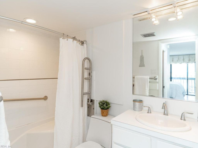 Photo 17 of 40 residential for sale in Virginia Beach virginia