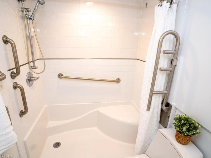 Photo 18 of 40 residential for sale in Virginia Beach virginia