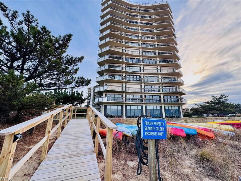 Photo 3 of 40 residential for sale in Virginia Beach virginia