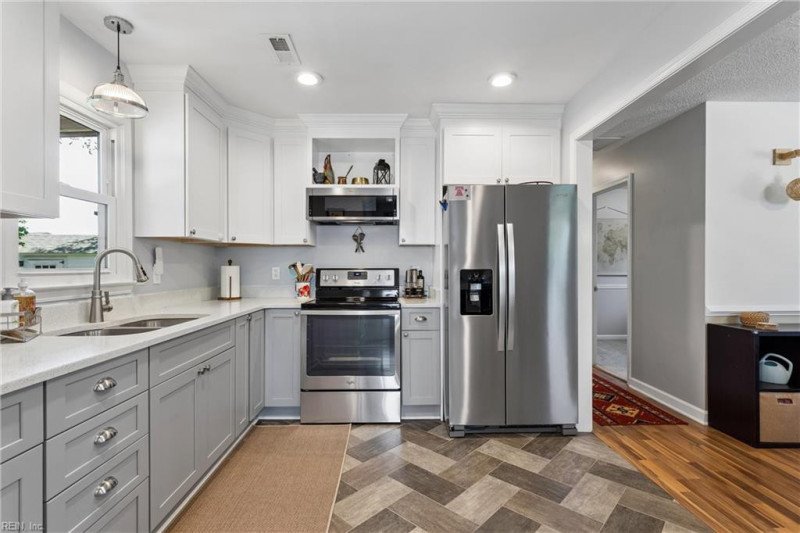 Photo 11 of 42 residential for sale in Hampton virginia