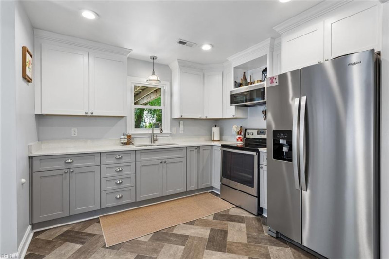 Photo 16 of 42 residential for sale in Hampton virginia