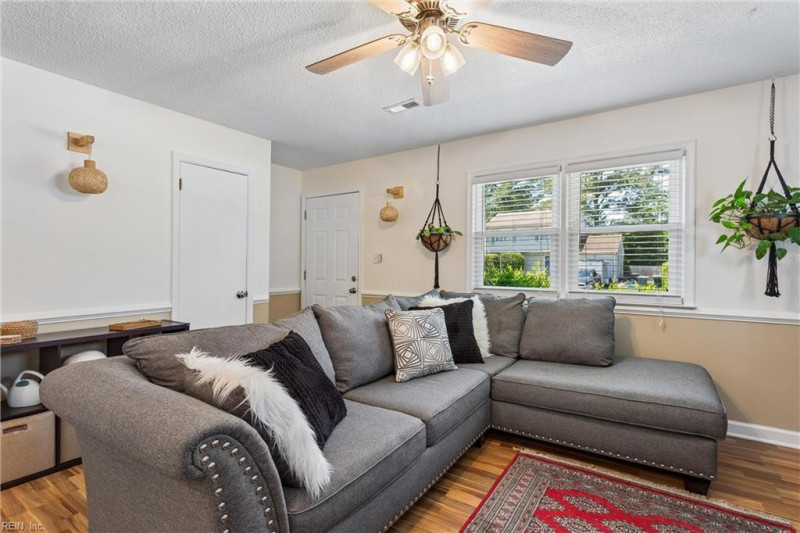 Photo 4 of 42 residential for sale in Hampton virginia