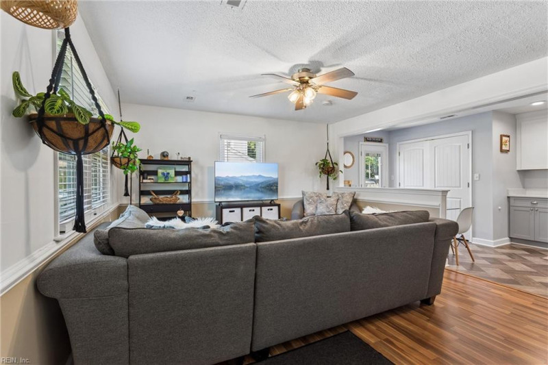 Photo 6 of 42 residential for sale in Hampton virginia