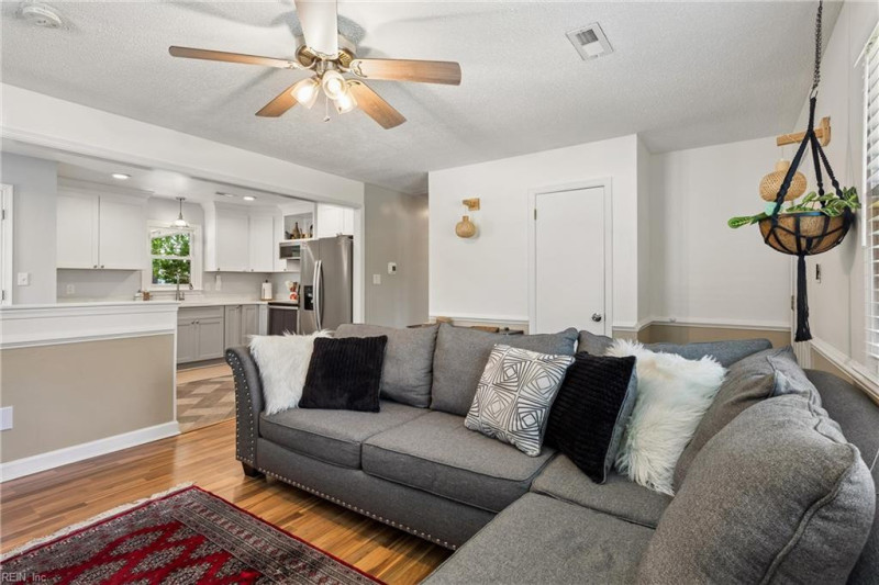 Photo 8 of 42 residential for sale in Hampton virginia