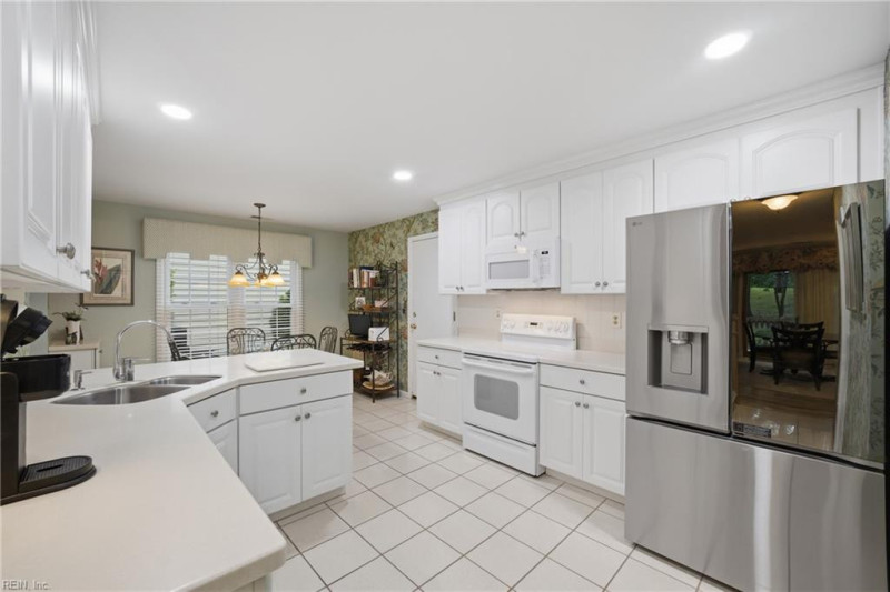 Photo 8 of 37 residential for sale in Chesapeake virginia