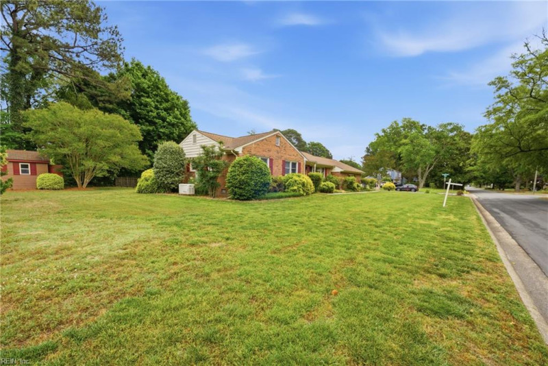 Photo 3 of 28 residential for sale in Virginia Beach virginia