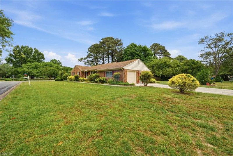 Photo 4 of 28 residential for sale in Virginia Beach virginia