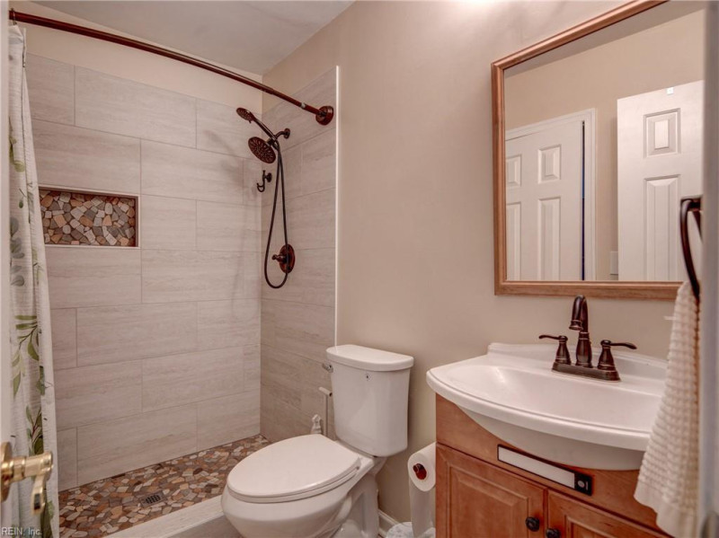 Photo 18 of 27 residential for sale in Virginia Beach virginia