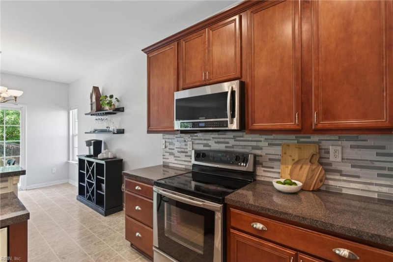 Photo 11 of 45 residential for sale in Chesapeake virginia