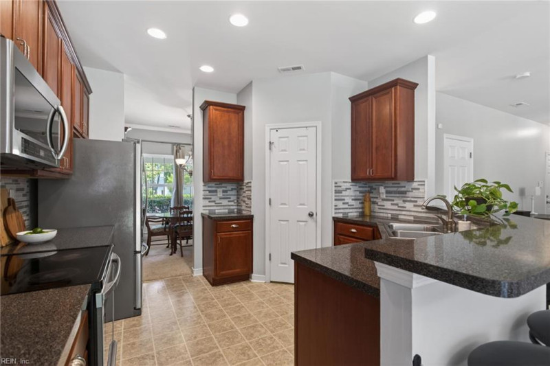 Photo 12 of 45 residential for sale in Chesapeake virginia