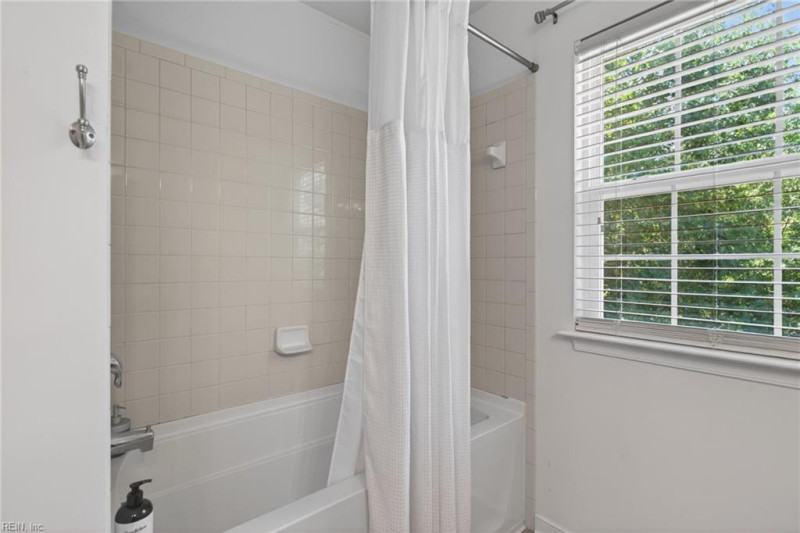 Photo 32 of 45 residential for sale in Chesapeake virginia