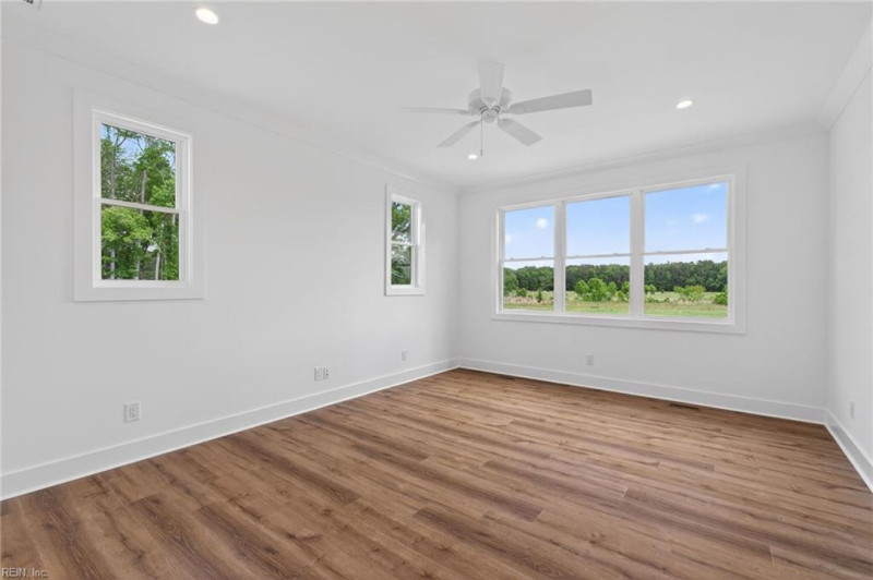 Photo 13 of 43 residential for sale in Chesapeake virginia