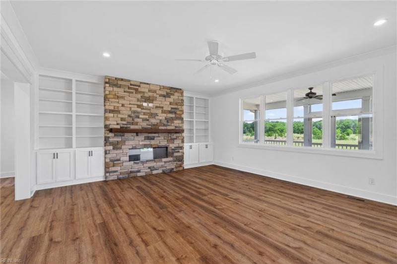 Photo 5 of 43 residential for sale in Chesapeake virginia