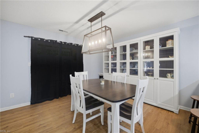 Photo 12 of 40 residential for sale in Chesapeake virginia