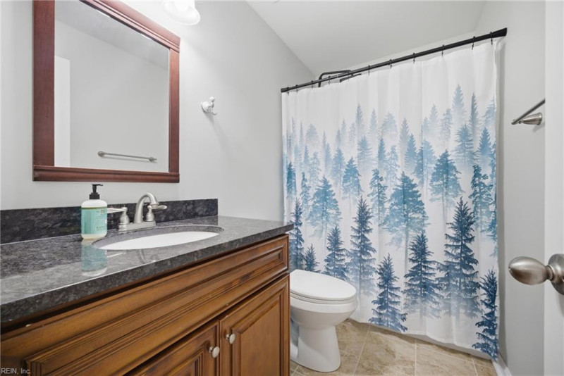 Photo 17 of 40 residential for sale in Chesapeake virginia