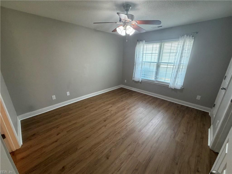 Photo 25 of 40 residential for sale in Chesapeake virginia