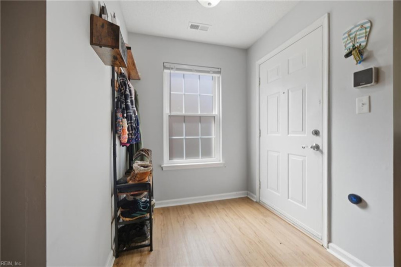 Photo 6 of 40 residential for sale in Chesapeake virginia