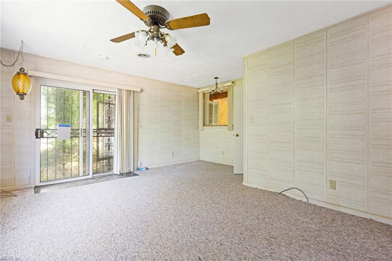 Photo 13 of 24 residential for sale in Chesapeake virginia