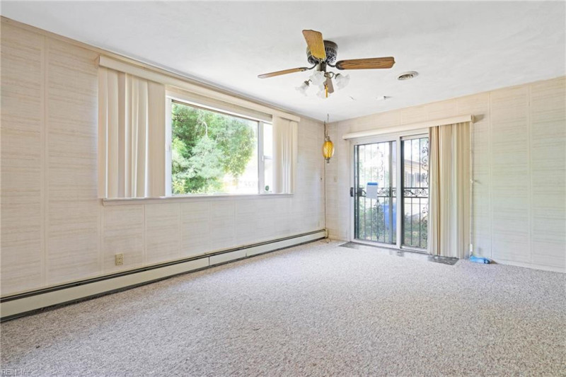Photo 14 of 24 residential for sale in Chesapeake virginia