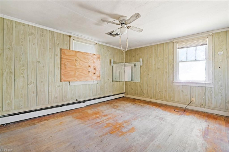 Photo 16 of 24 residential for sale in Chesapeake virginia