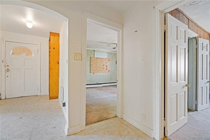 Photo 17 of 24 residential for sale in Chesapeake virginia
