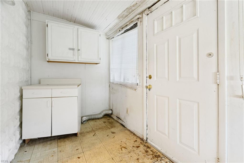 Photo 18 of 24 residential for sale in Chesapeake virginia