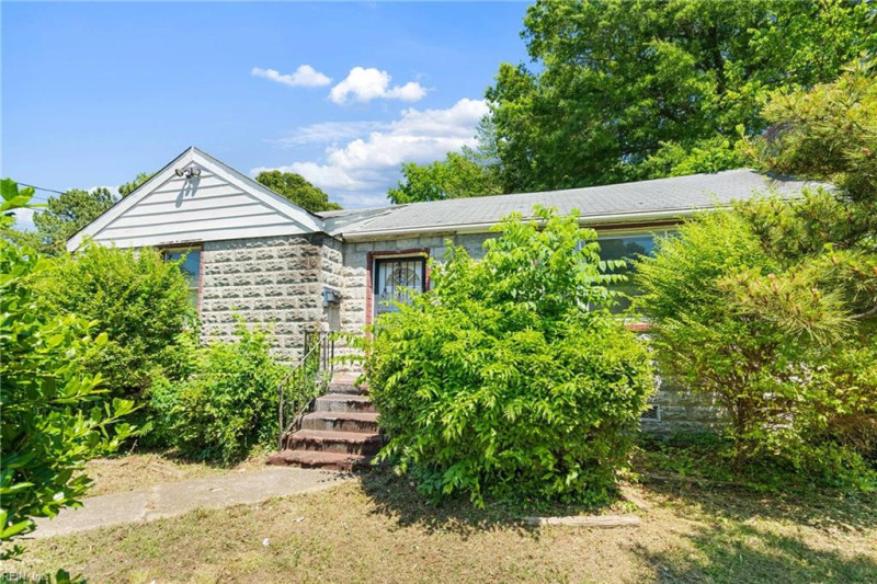 Photo 2 of 24 residential for sale in Chesapeake virginia