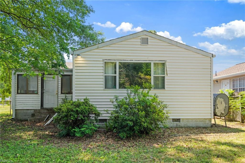 Photo 21 of 24 residential for sale in Chesapeake virginia