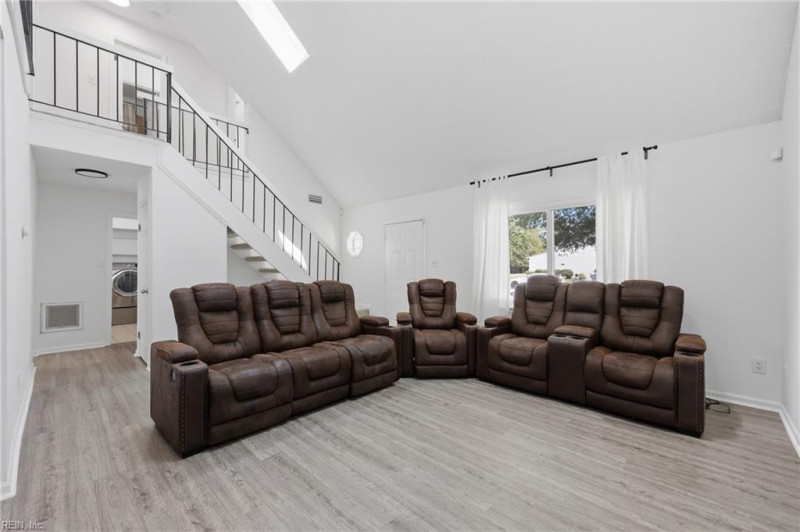 Photo 14 of 44 residential for sale in Virginia Beach virginia
