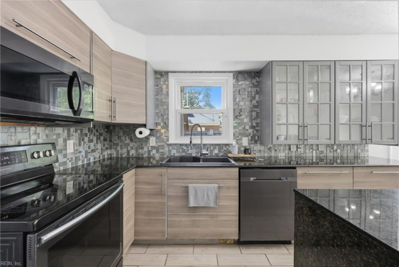 Photo 4 of 44 residential for sale in Virginia Beach virginia