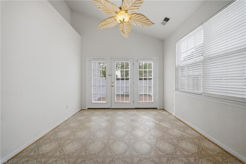 Photo 16 of 48 residential for sale in Virginia Beach virginia