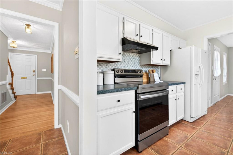 Photo 10 of 34 residential for sale in Virginia Beach virginia