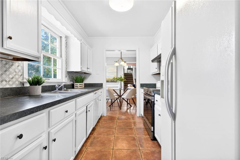 Photo 13 of 34 residential for sale in Virginia Beach virginia