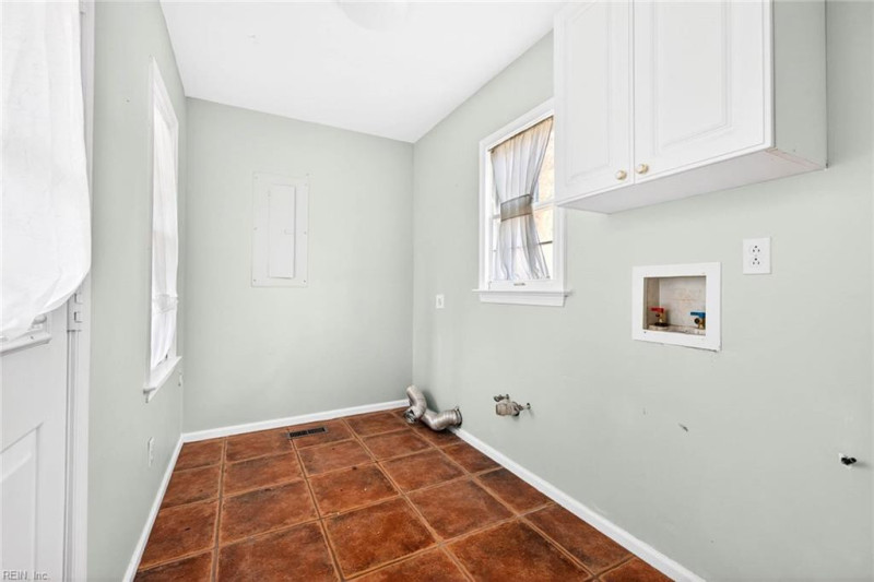 Photo 16 of 34 residential for sale in Virginia Beach virginia