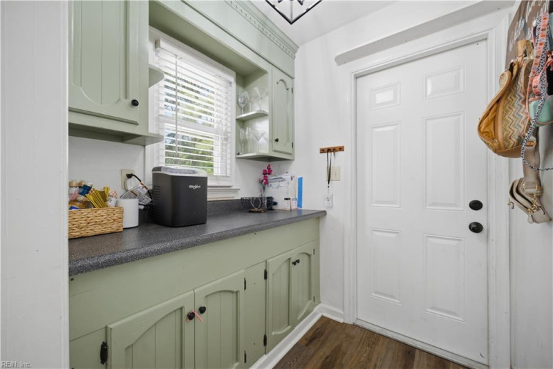 Photo 14 of 35 residential for sale in Chesapeake virginia