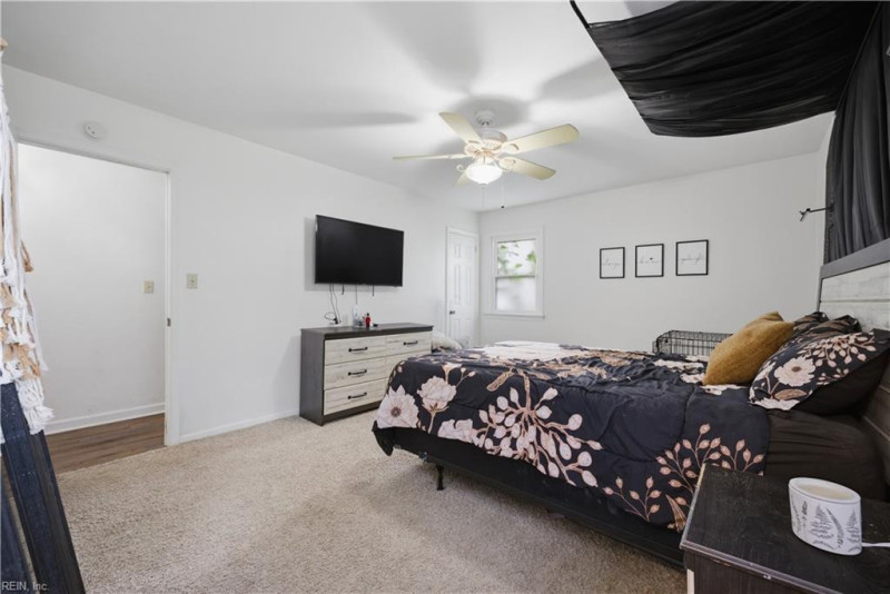 Photo 16 of 35 residential for sale in Chesapeake virginia