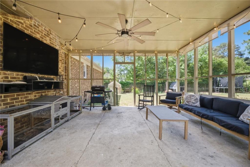 Photo 30 of 35 residential for sale in Chesapeake virginia
