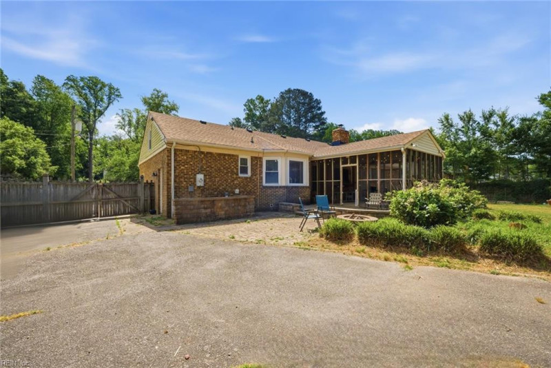 Photo 32 of 35 residential for sale in Chesapeake virginia