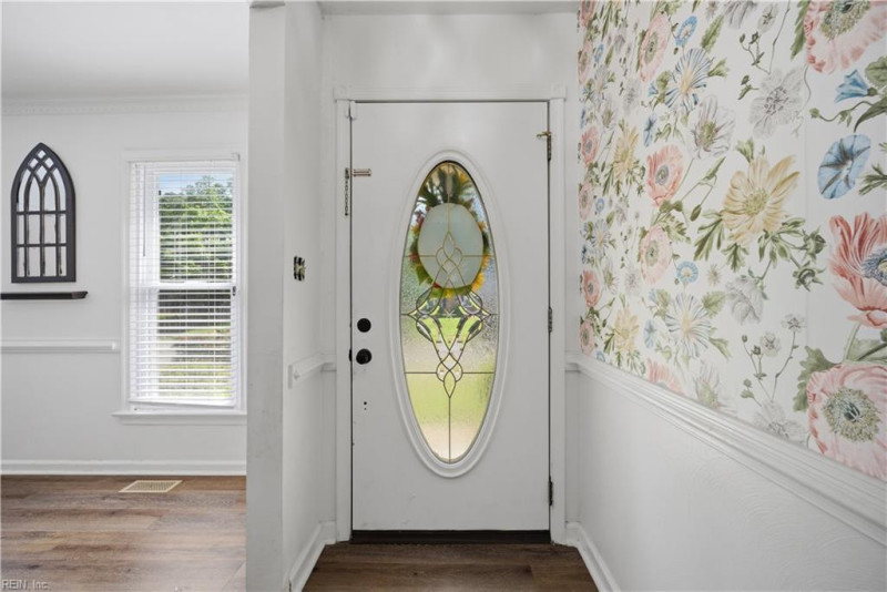 Photo 4 of 35 residential for sale in Chesapeake virginia