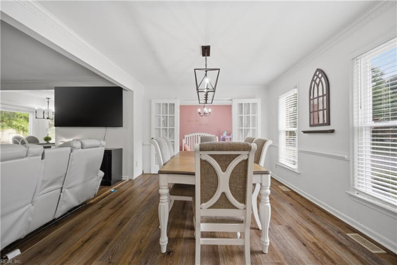 Photo 5 of 35 residential for sale in Chesapeake virginia