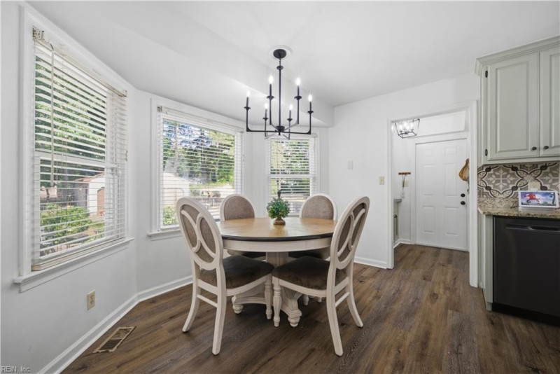 Photo 7 of 35 residential for sale in Chesapeake virginia